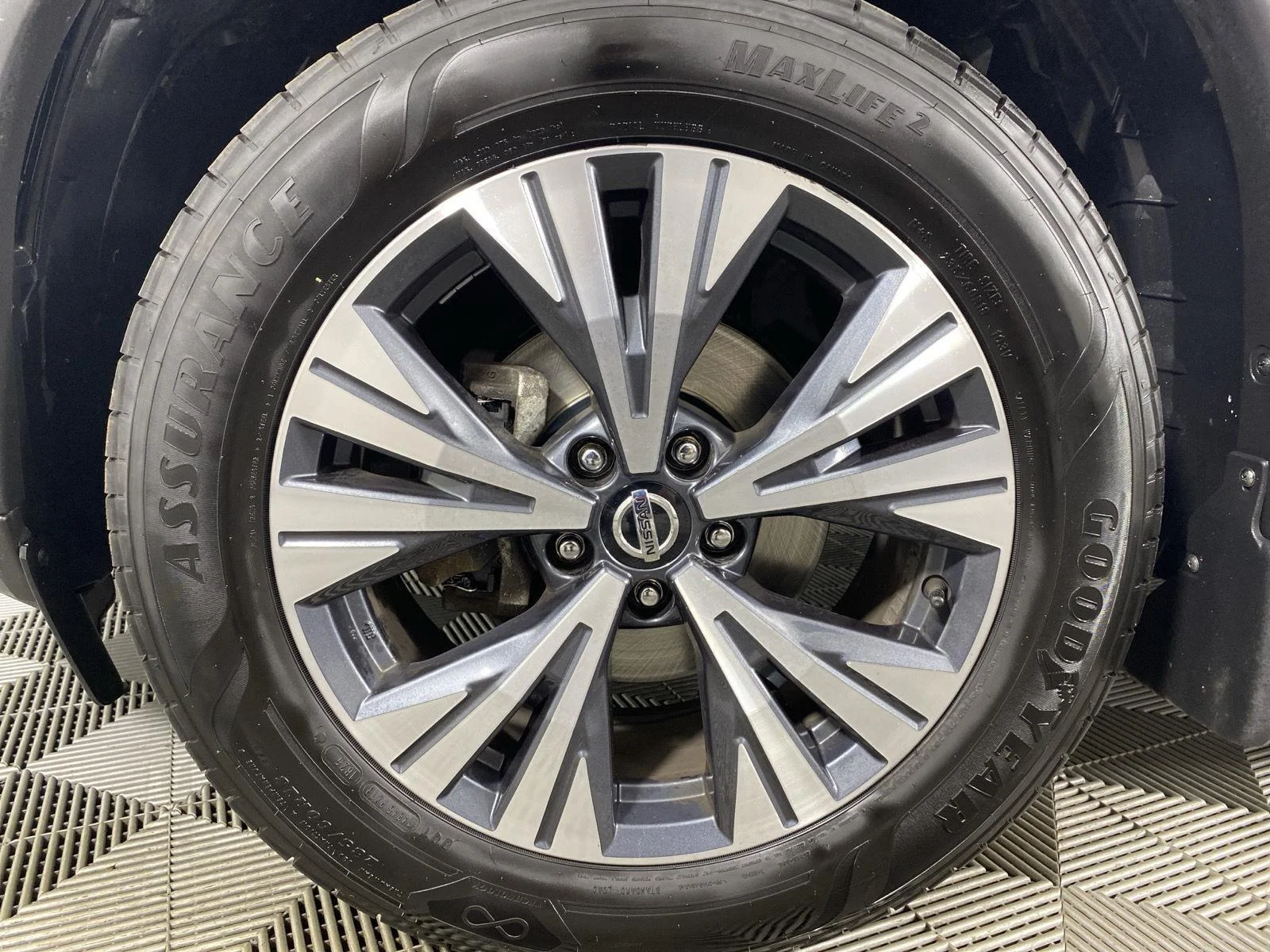 Used 2021 Brilliant Silver Metallic Nissan SV image 12