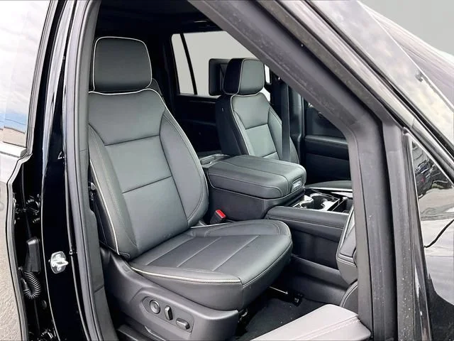 2026 Chevrolet Suburban Premier - Photo 32