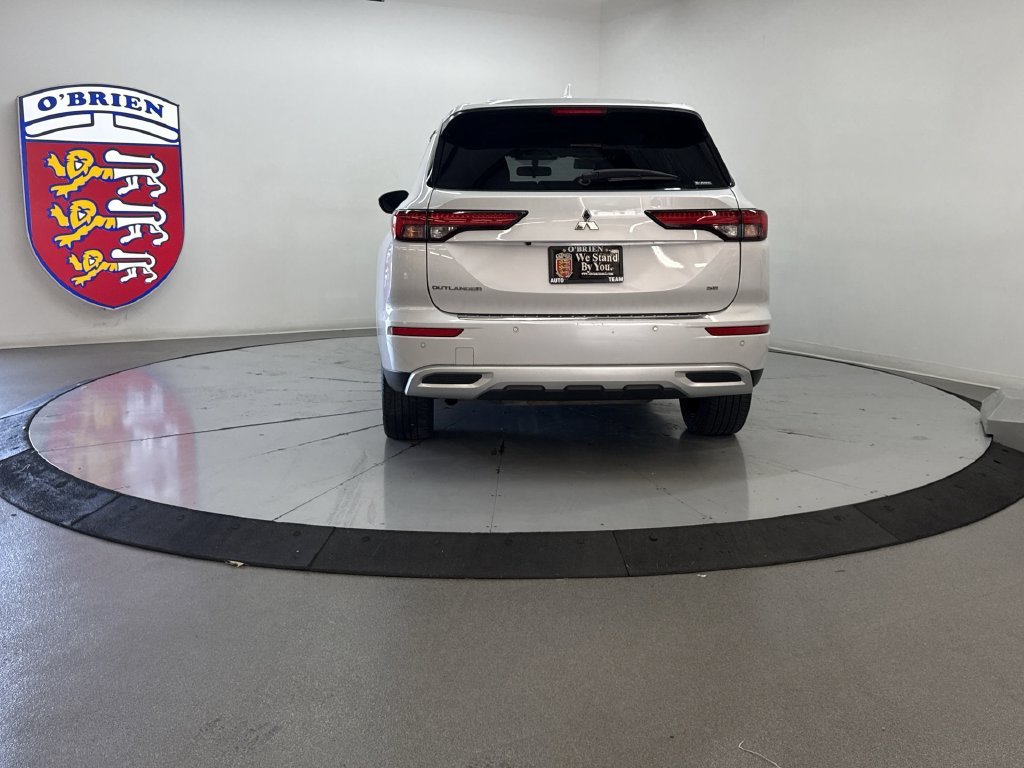 Used 2024 White Mitsubishi SE image 11