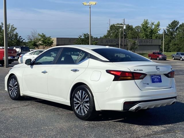 Used 2024 White Nissan 2.5 SV image 4