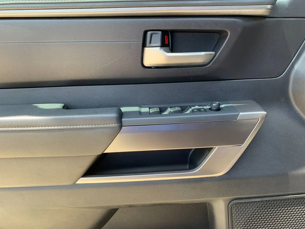 Used 2022  Toyota SR5 image 12