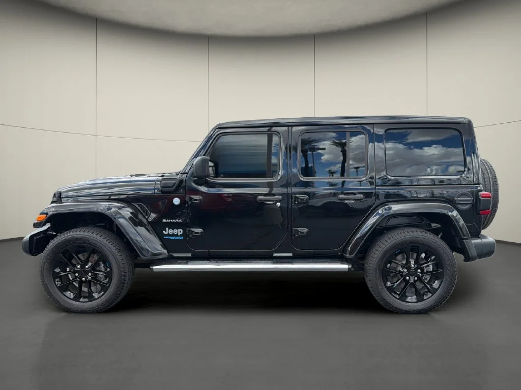 Used 2022 Black Jeep Unlimited Sahara 4x4 image 4