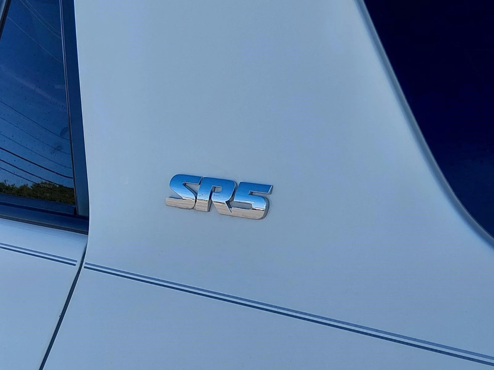 Used 2019 Super White Toyota SR5 Premium image 22