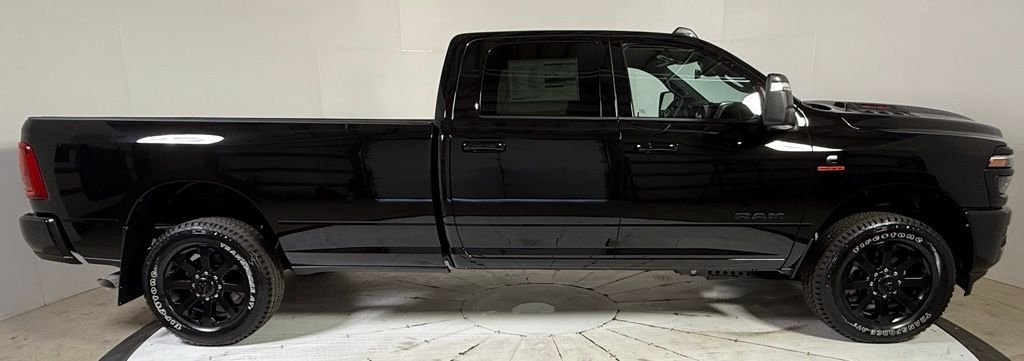 2026 RAM 3500 Laramie - Photo 8