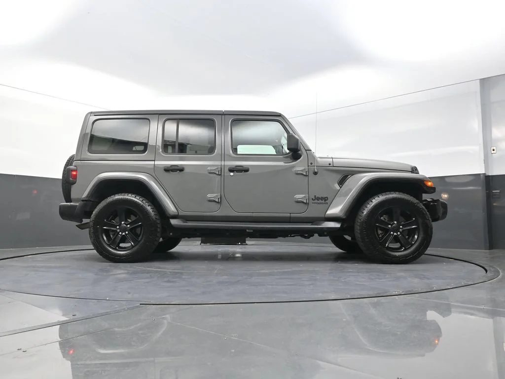 Used 2021 Gray Jeep Unlimited Sahara Altitude image 32