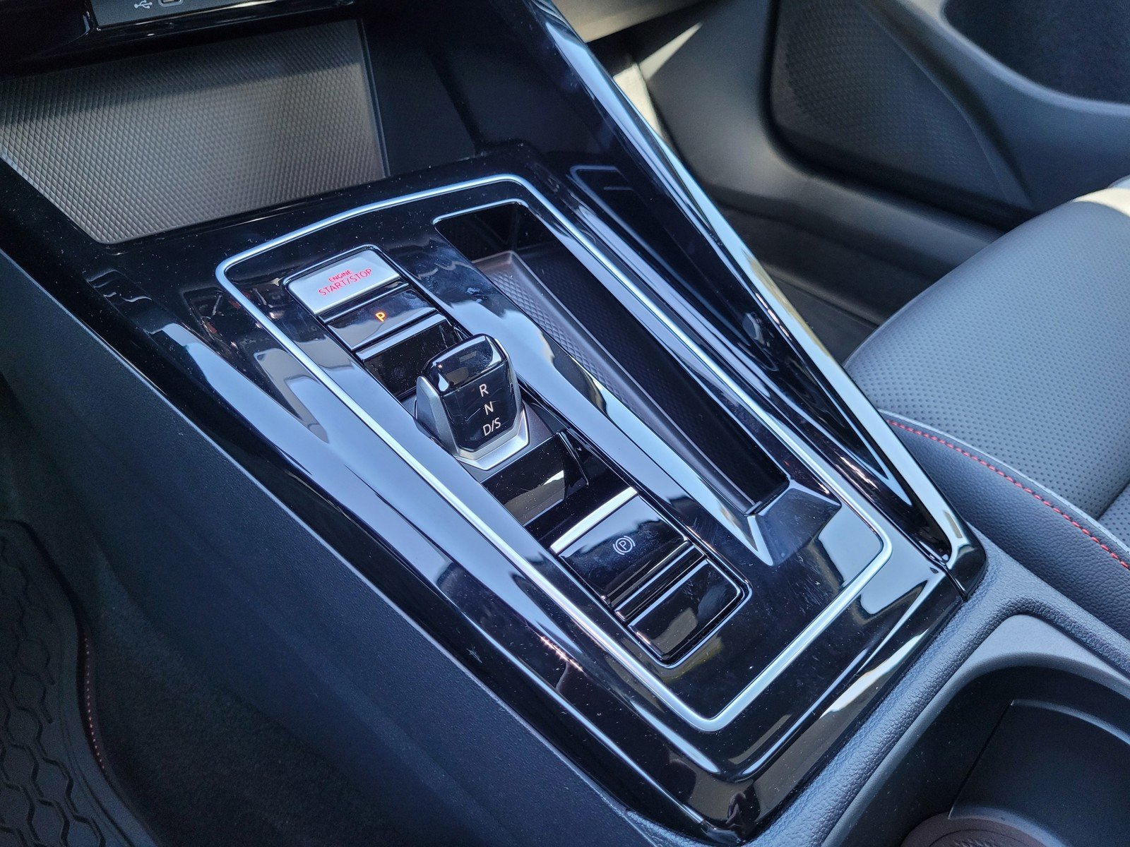 2024 Volkswagen Golf GTI SE - Photo 12