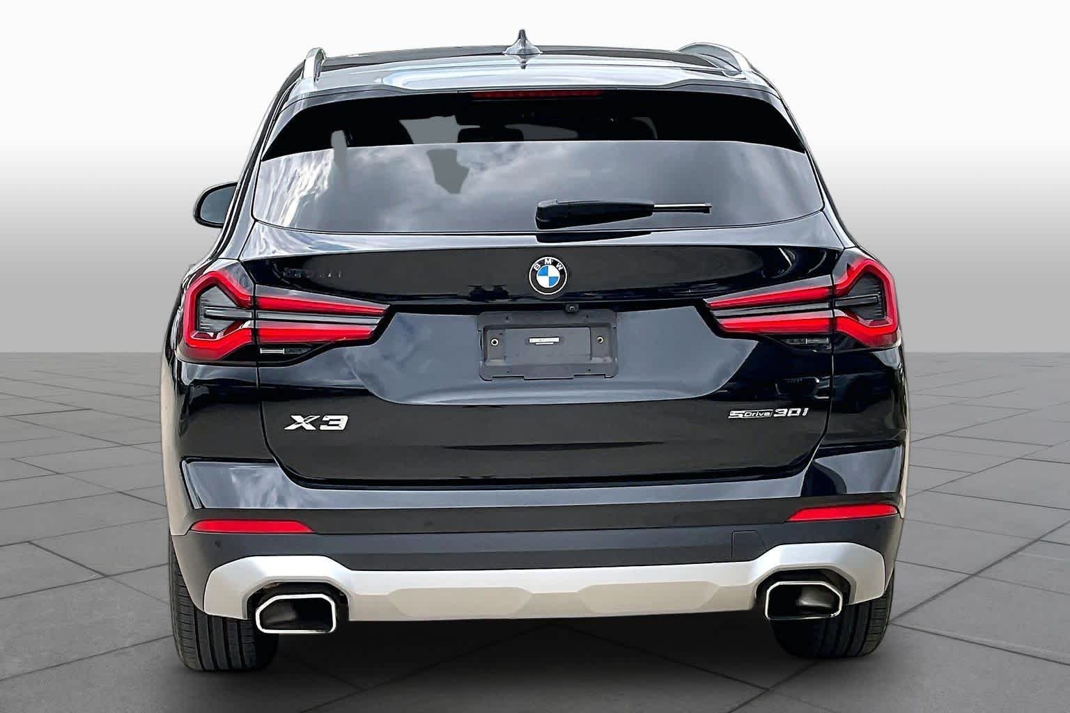 Used 2022 Black Sapphire Metallic BMW sDrive30i image 5