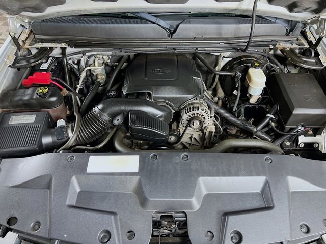 Used 2013 Silver GMC SLE image 23