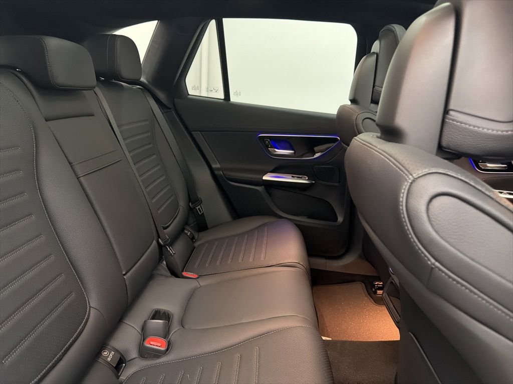 New 2026 Polar White Mercedes-Benz GLC 300 image 27