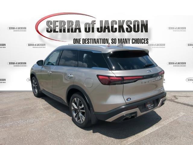Used 2025 Warm Titanium INFINITI LUXE image 7