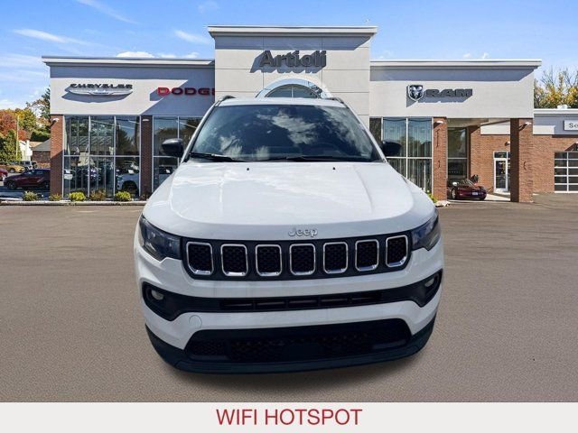 Used 2024 White Jeep Latitude image 3
