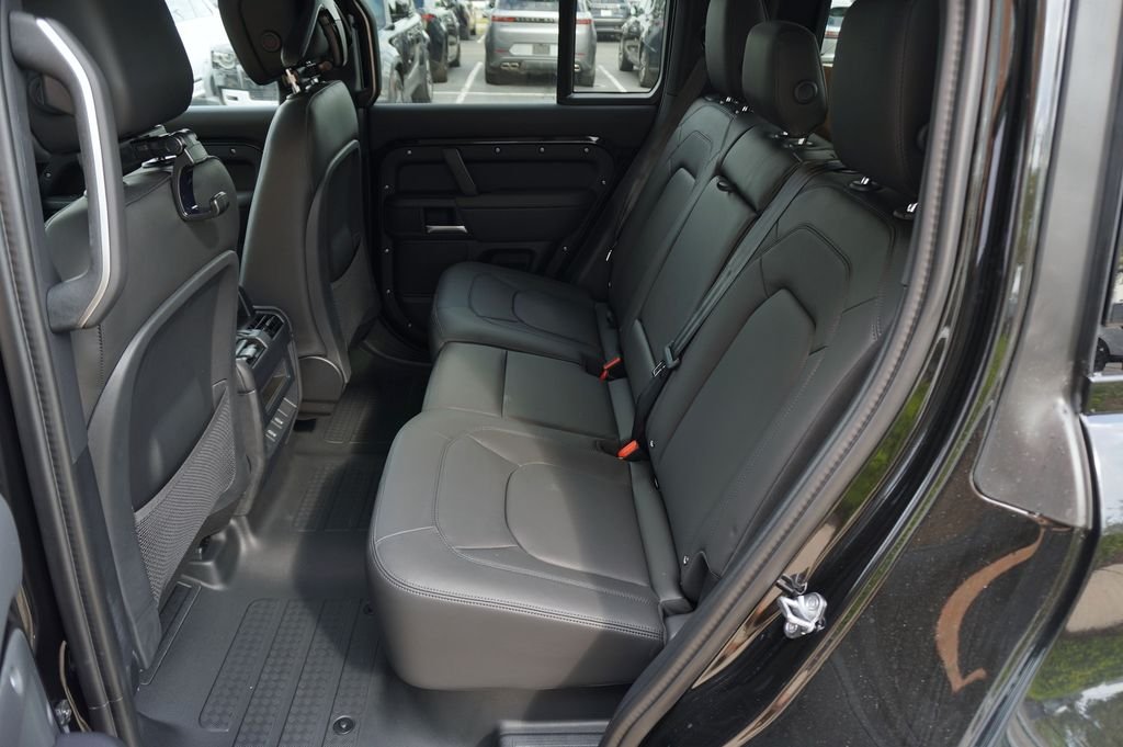 New 2026 Santorini Black Land Rover S image 28