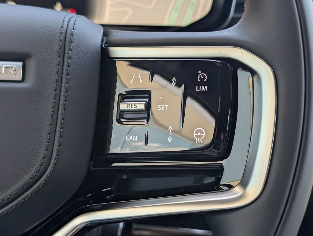 New 2026 Santorini Black Land Rover SE image 27