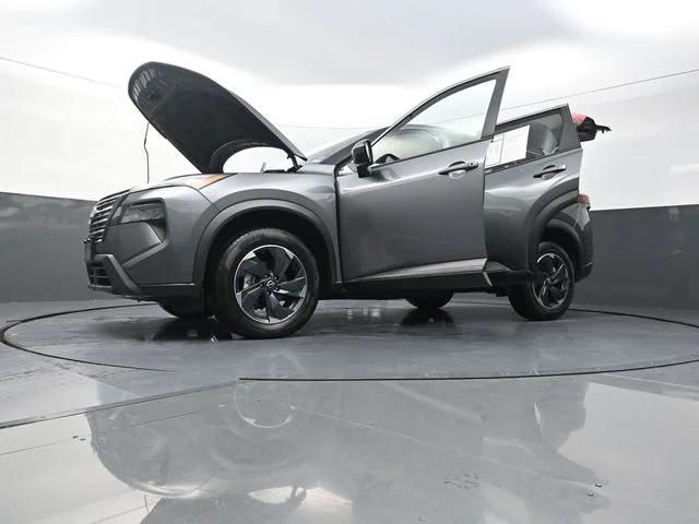 Used 2024 Gray Nissan SV image 31