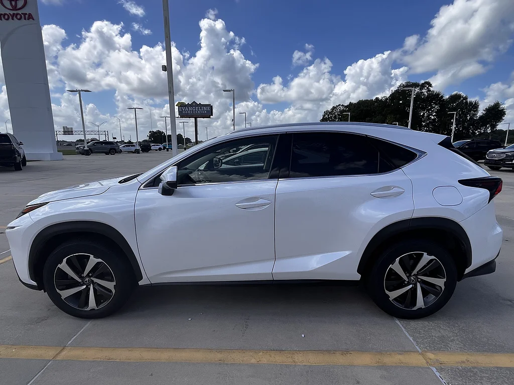 Used 2018 Eminent White Pearl Lexus Base image 6