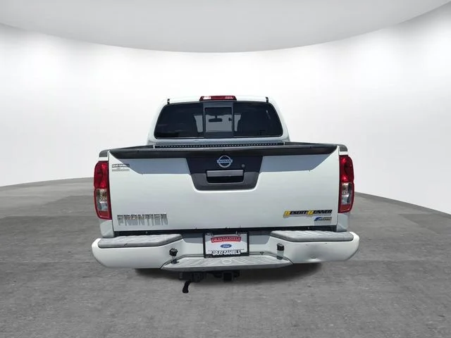 Used 2018 Glacier White Nissan SV image 5