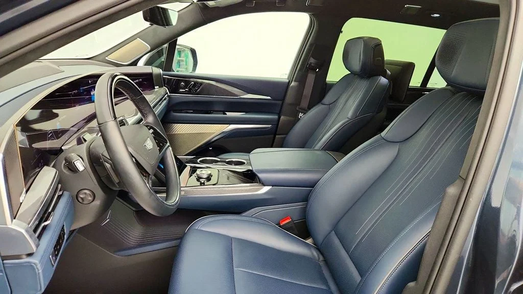 Used 2026 Deep Space Metallic Cadillac AWD 4dr Premium Luxury w/ Executive Second Row Seating image 20
