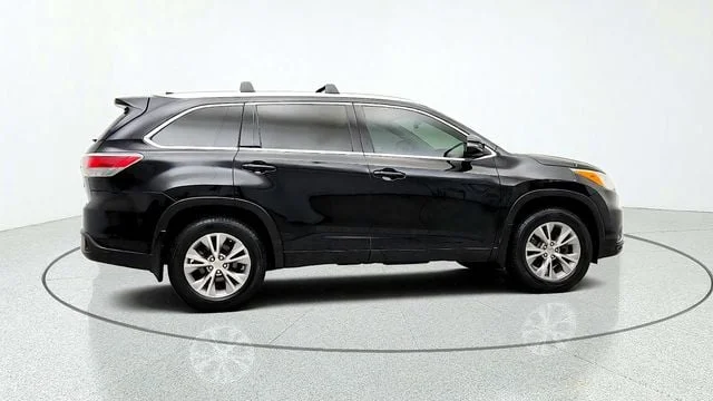 Used 2014 Attitude Black Metallic Toyota AWD 4dr V6 XLE image 4