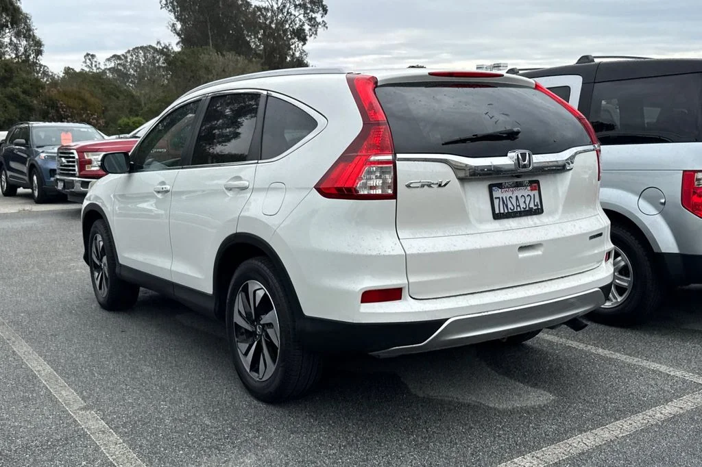 Used 2015 White Diamond Pearl Honda Touring image 5