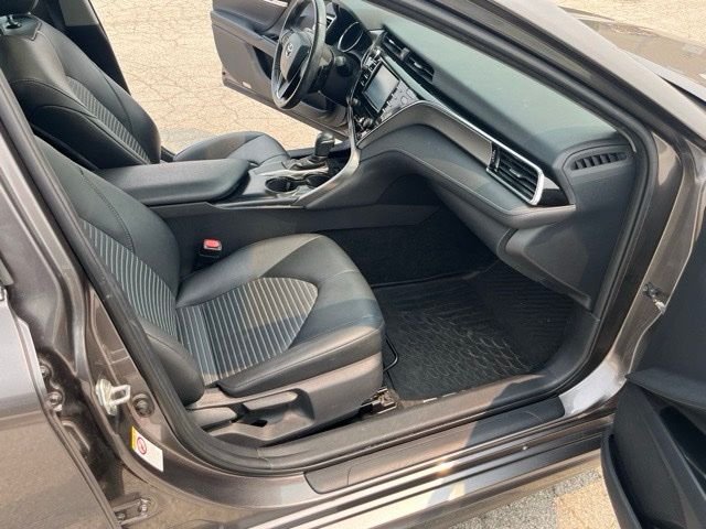 Used 2018 Gray Toyota SE image 15