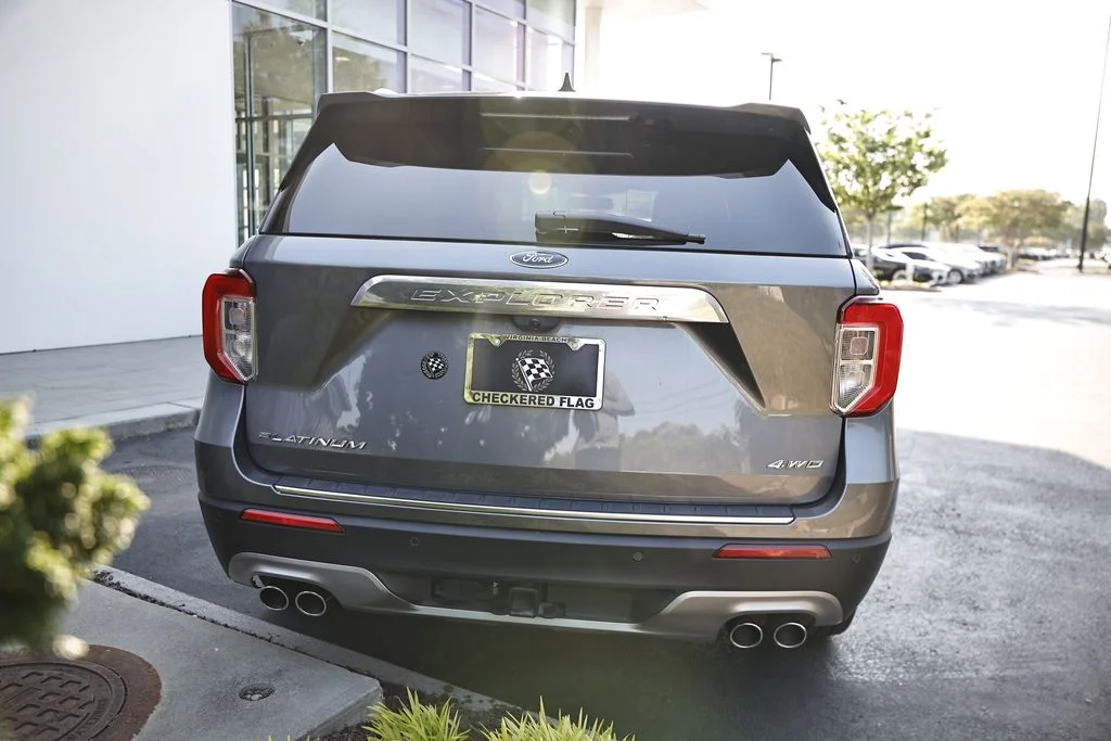 Used 2022 Carbonized Gray Metallic Ford Platinum image 9