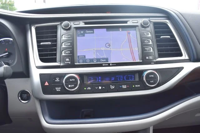 Used 2015 White Toyota Limited image 31