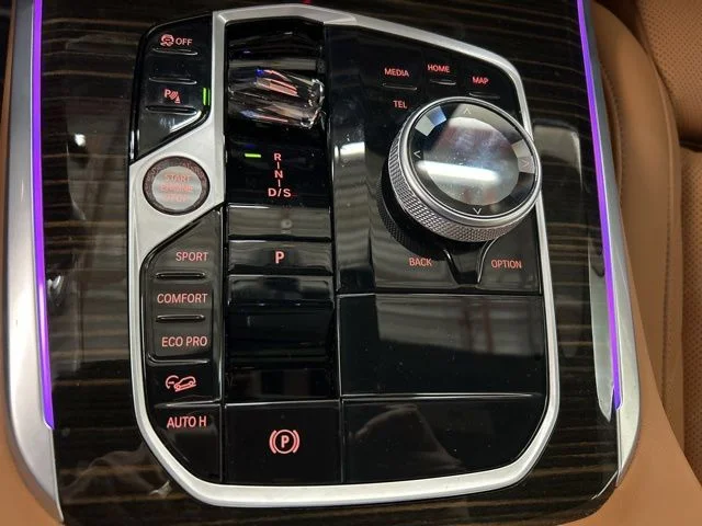 Used 2025 Black BMW xDrive40i image 17