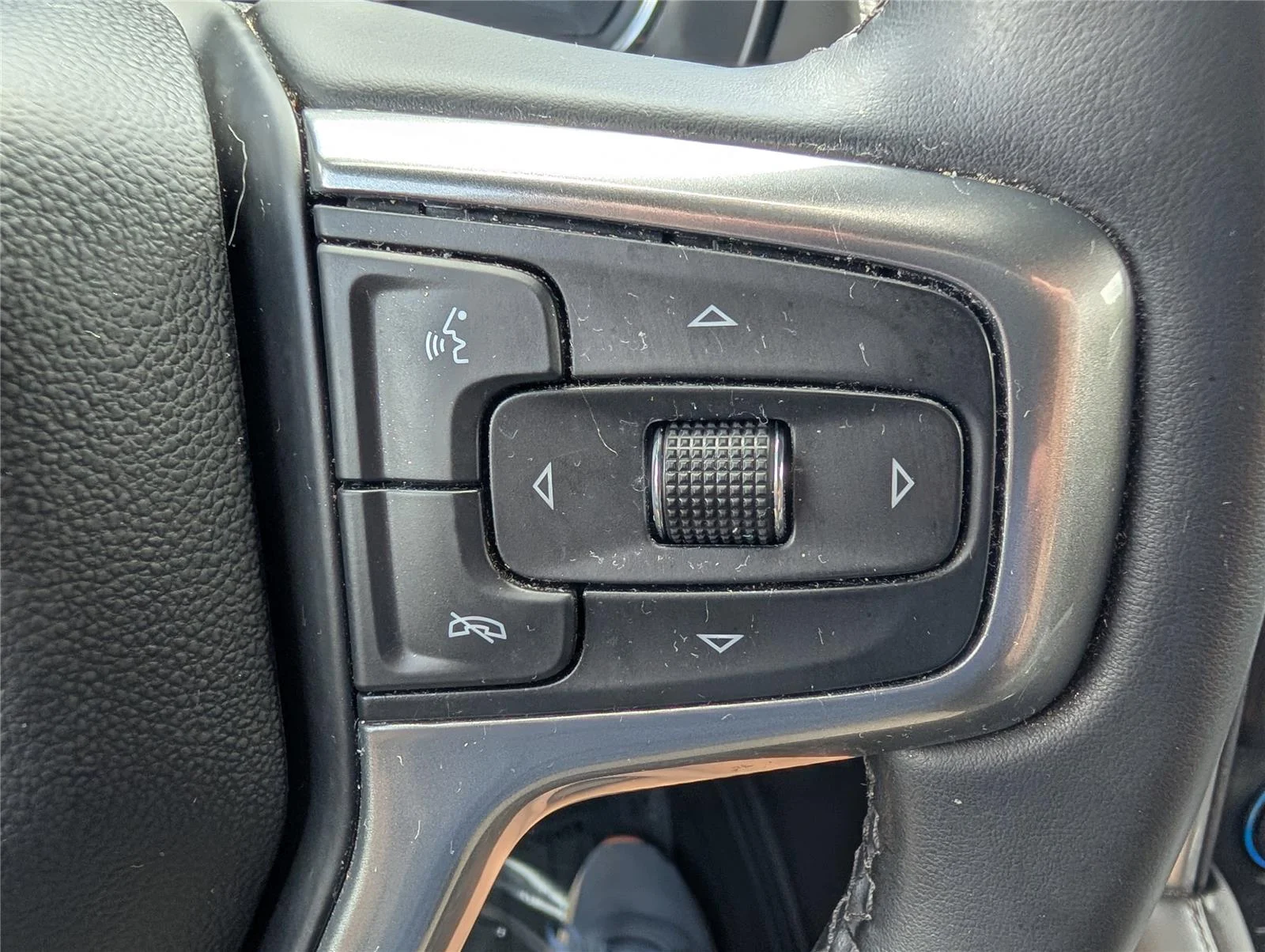 Used 2023 Summit White Chevrolet LS image 17