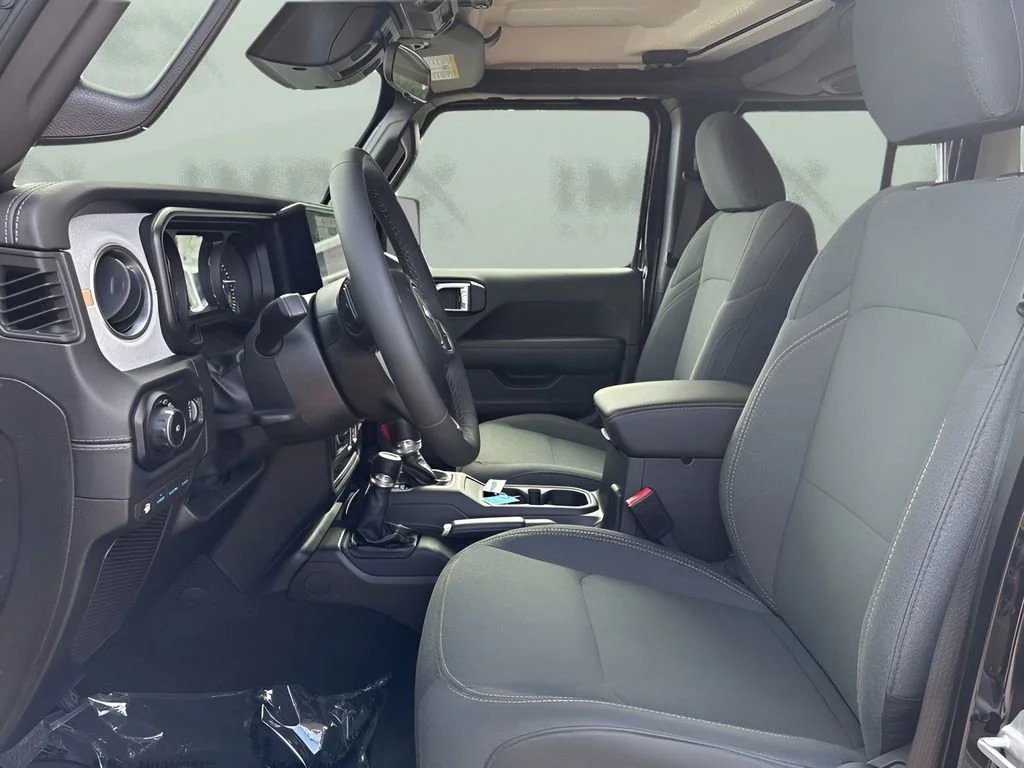 Used 2025 Black Jeep Sahara image 9