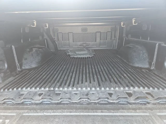 Used 2019 SHADOW GRAY METALLIC Chevrolet 4WD LT image 23