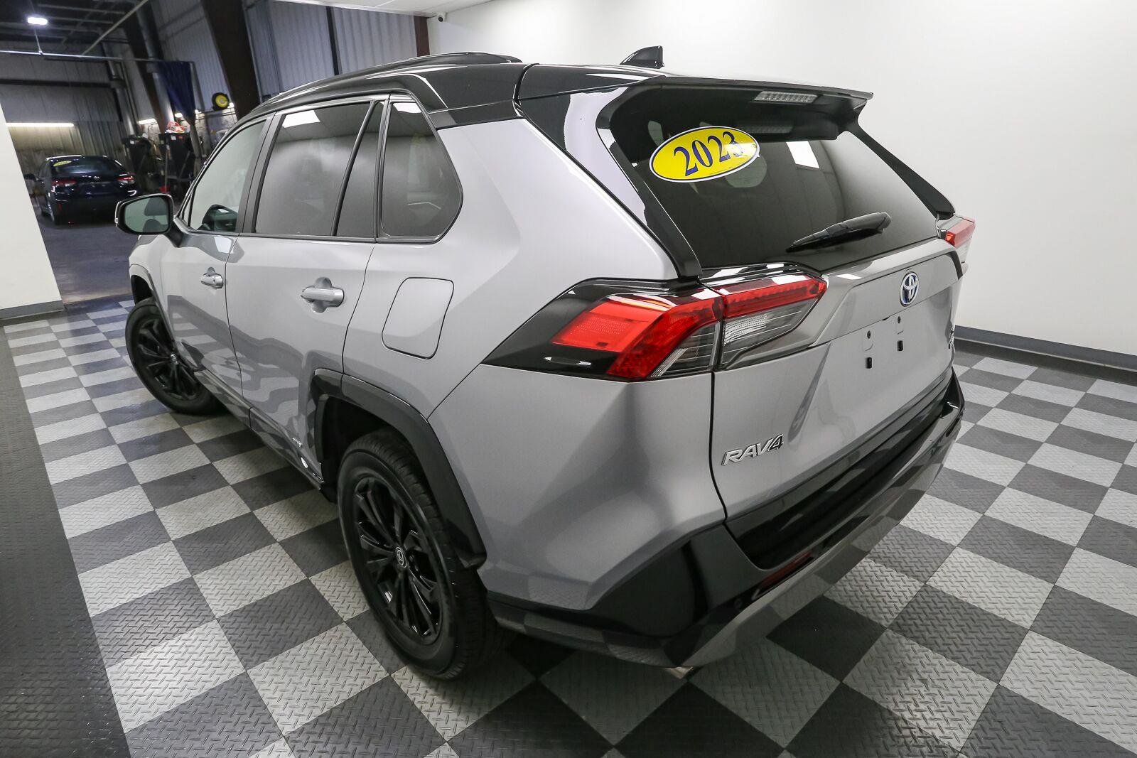 Used 2023 Silver Sky Metallic w/Midnight Black Metallic Roof Toyota XSE image 9