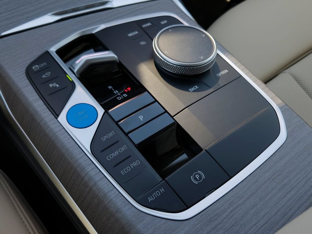 New 2026 Skyscraper Grey Metallic BMW eDrive40 image 11
