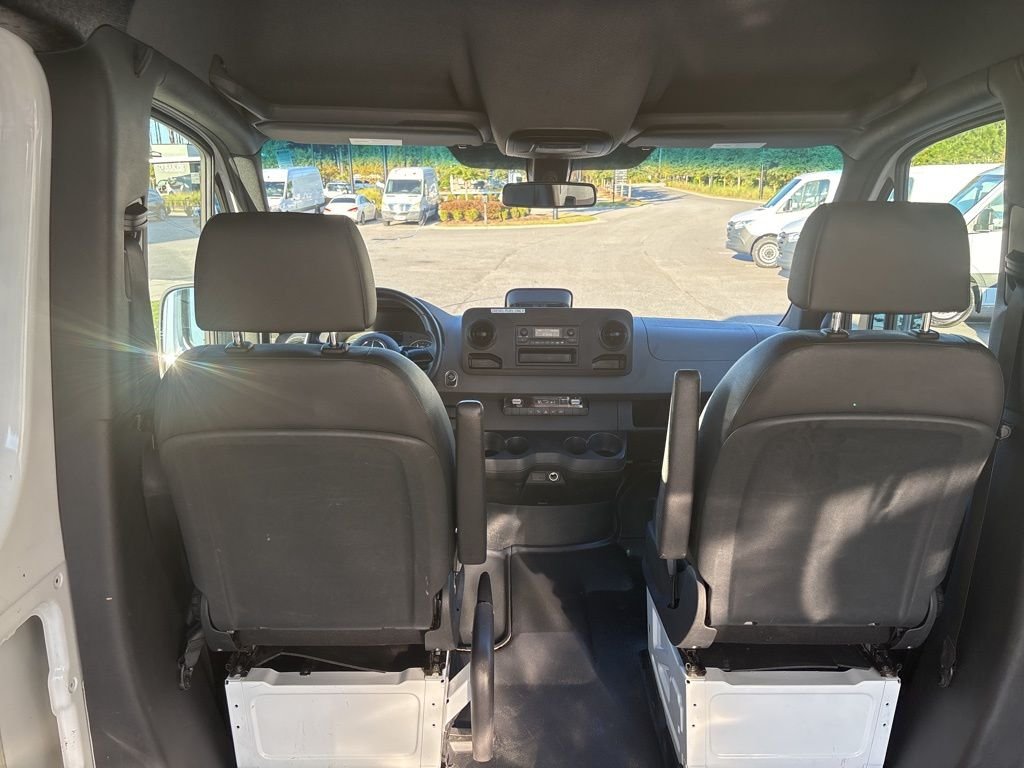 Used 2025 Arctic White Mercedes-Benz Cargo 170 WB image 10