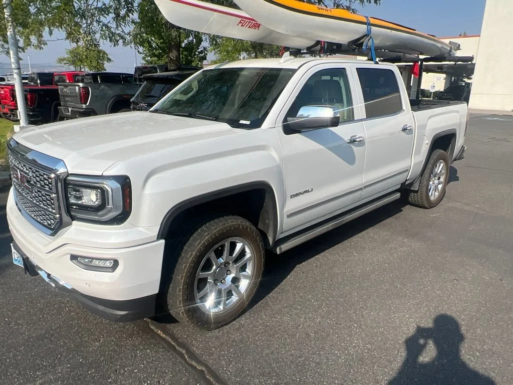 Used 2018 WHITE FROST TRICOAT GMC Denali image 2
