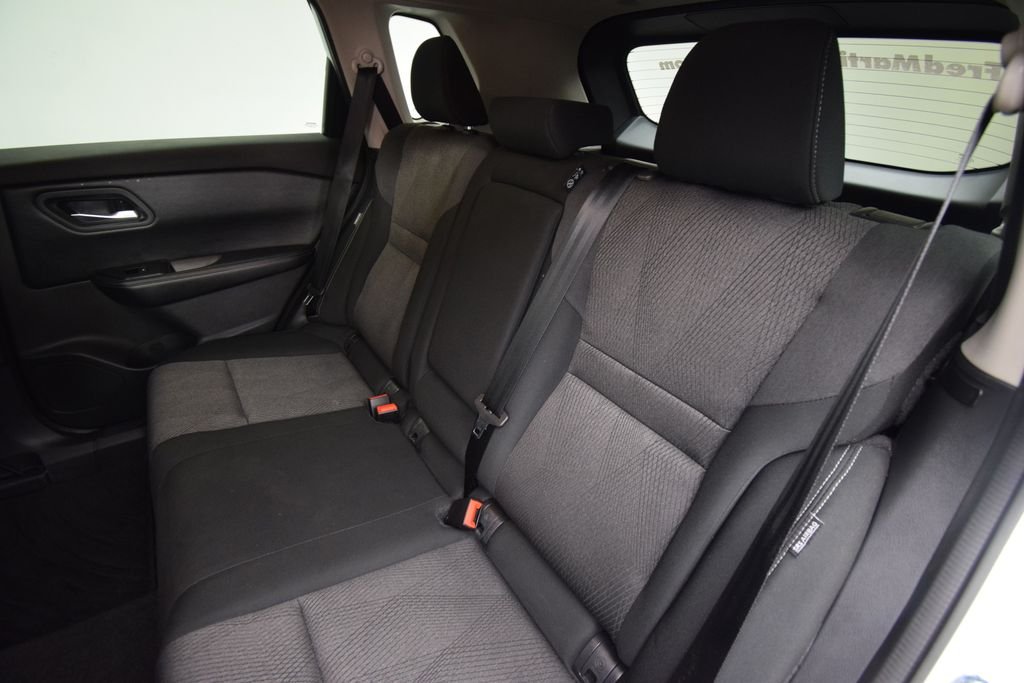 Used 2025 Everest White Pearl Nissan SV image 18