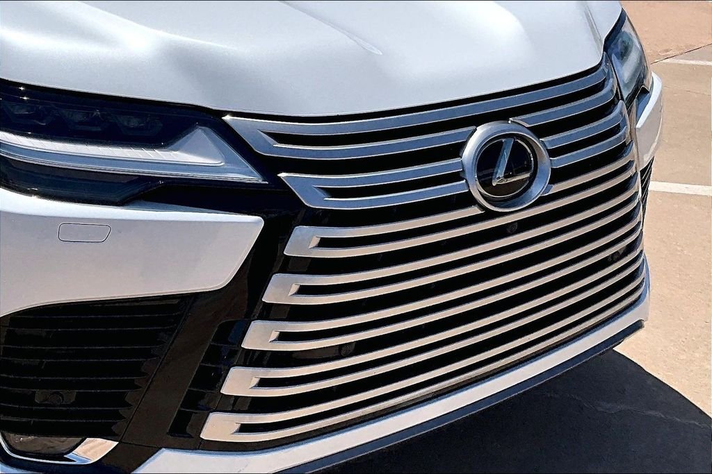 Used 2024 White Lexus 600 Luxury image 28