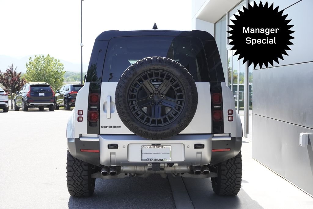 Used 2024 Silver Land Rover V8 image 6