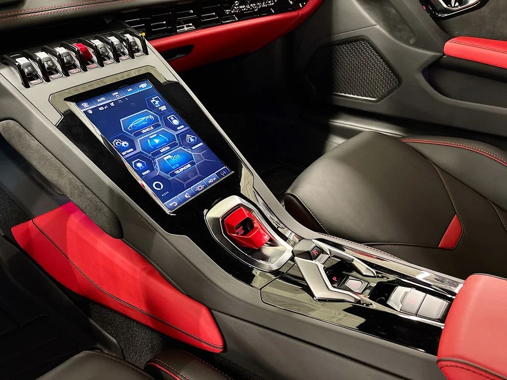 Used 2020 Red Lamborghini Base image 14