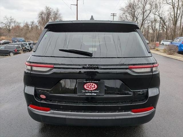 New 2026 Diamond Black Crystal Pearl-Coat Exterior Paint Jeep Altitude image 3
