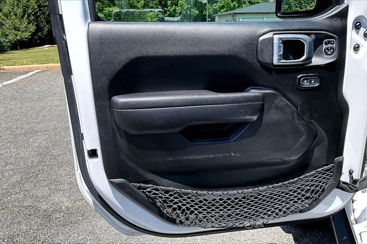 Used 2022 White Jeep Sport S image 26