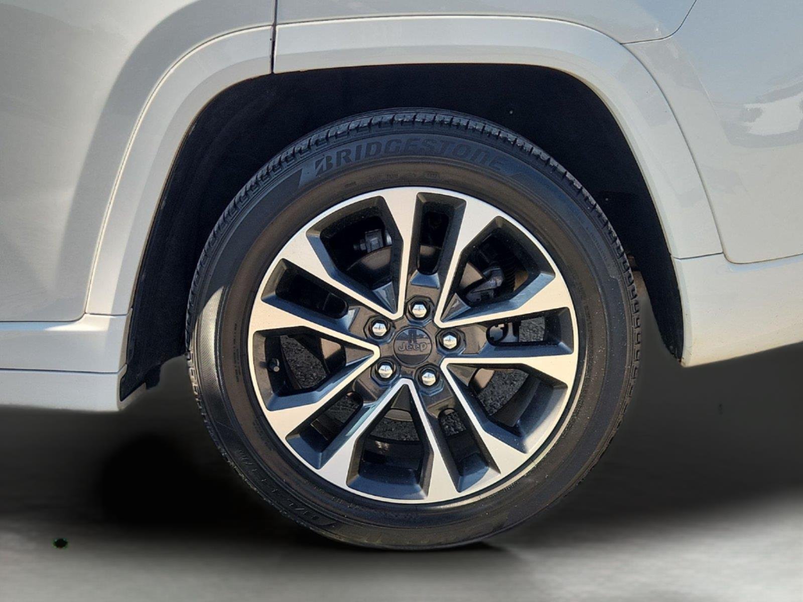 2022 Jeep Grand Cherokee photo 34 of 35