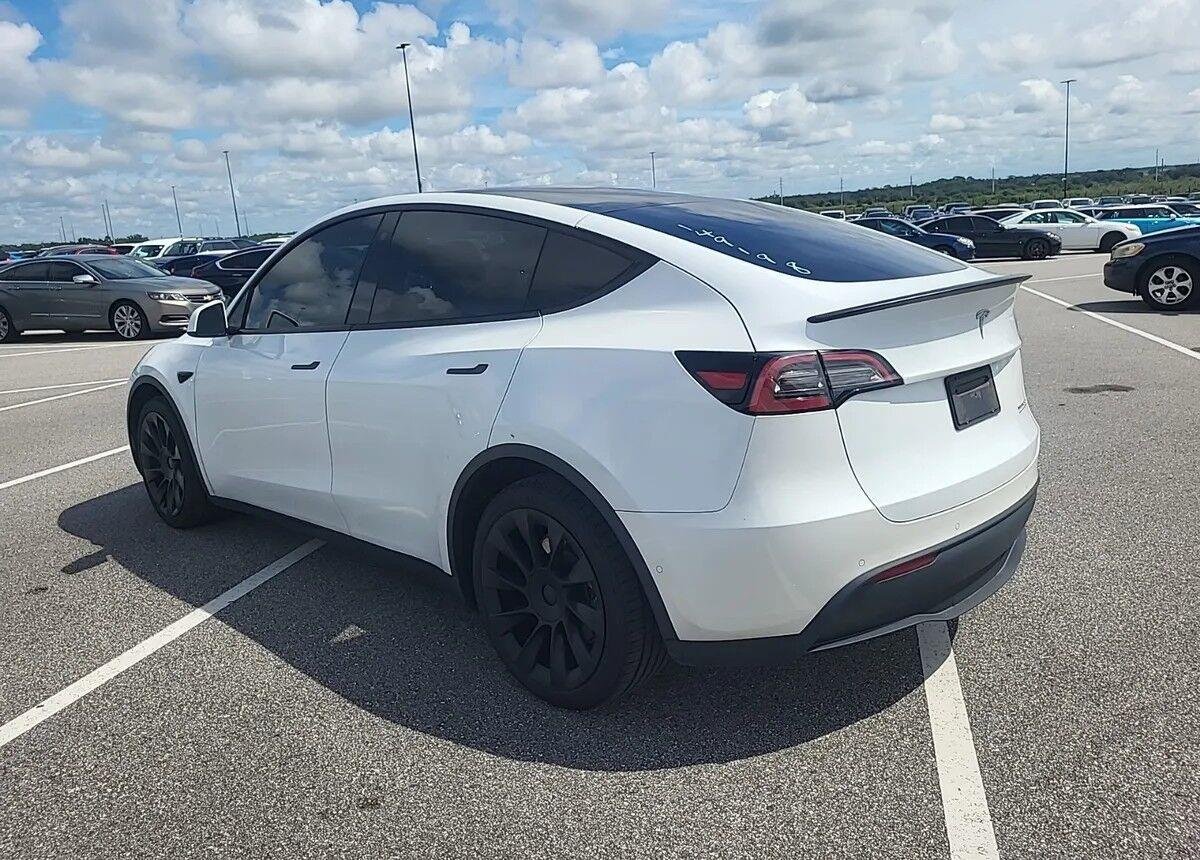 Used 2021  Tesla Long Range image 3