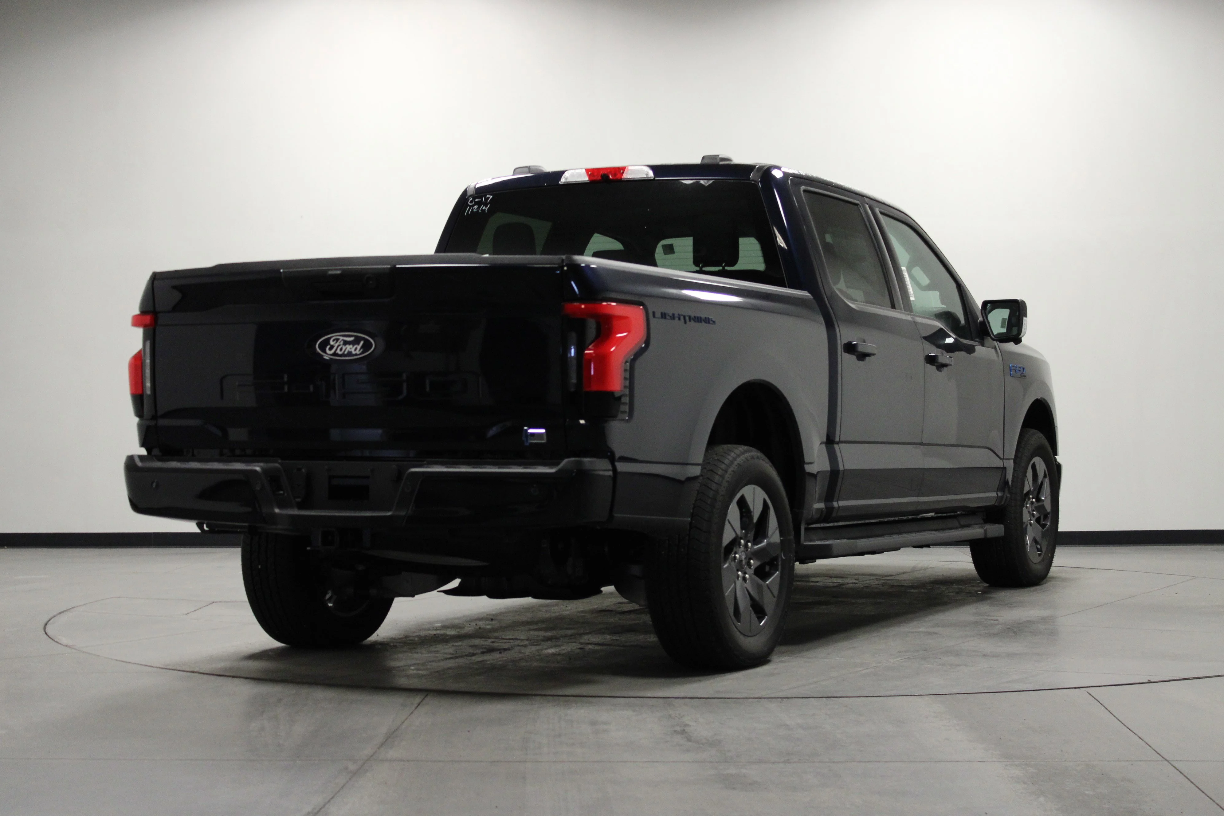 2025 Ford F-150 Lightning Flash - Photo 4