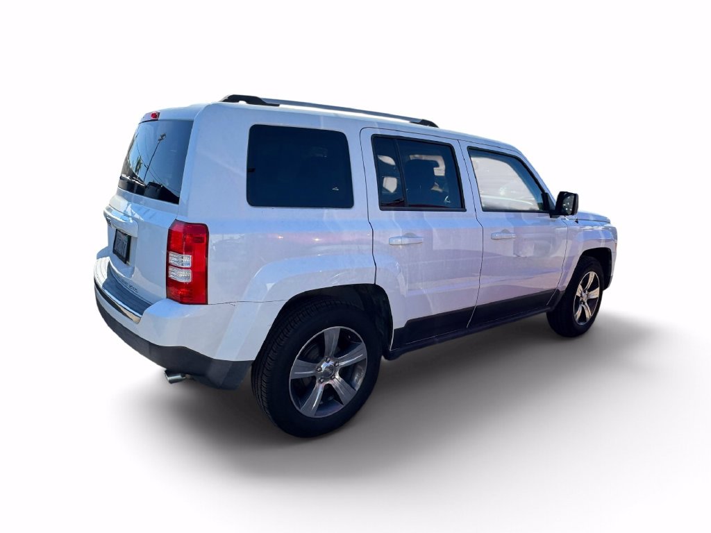 Used 2016 White Jeep Latitude image 25