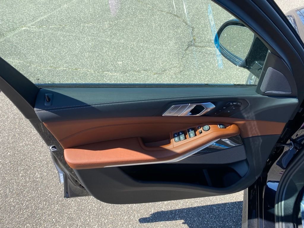 New 2026 Carbon Black Metallic BMW M60i image 16