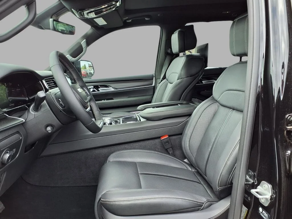New 2026 High Gloss Black Exterior Paint Jeep Summit Obsidian image 19