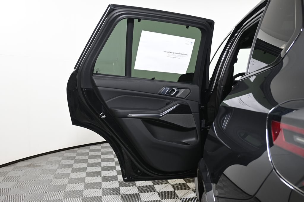 New 2026 Black Sapphire Metallic BMW xDrive40i image 31