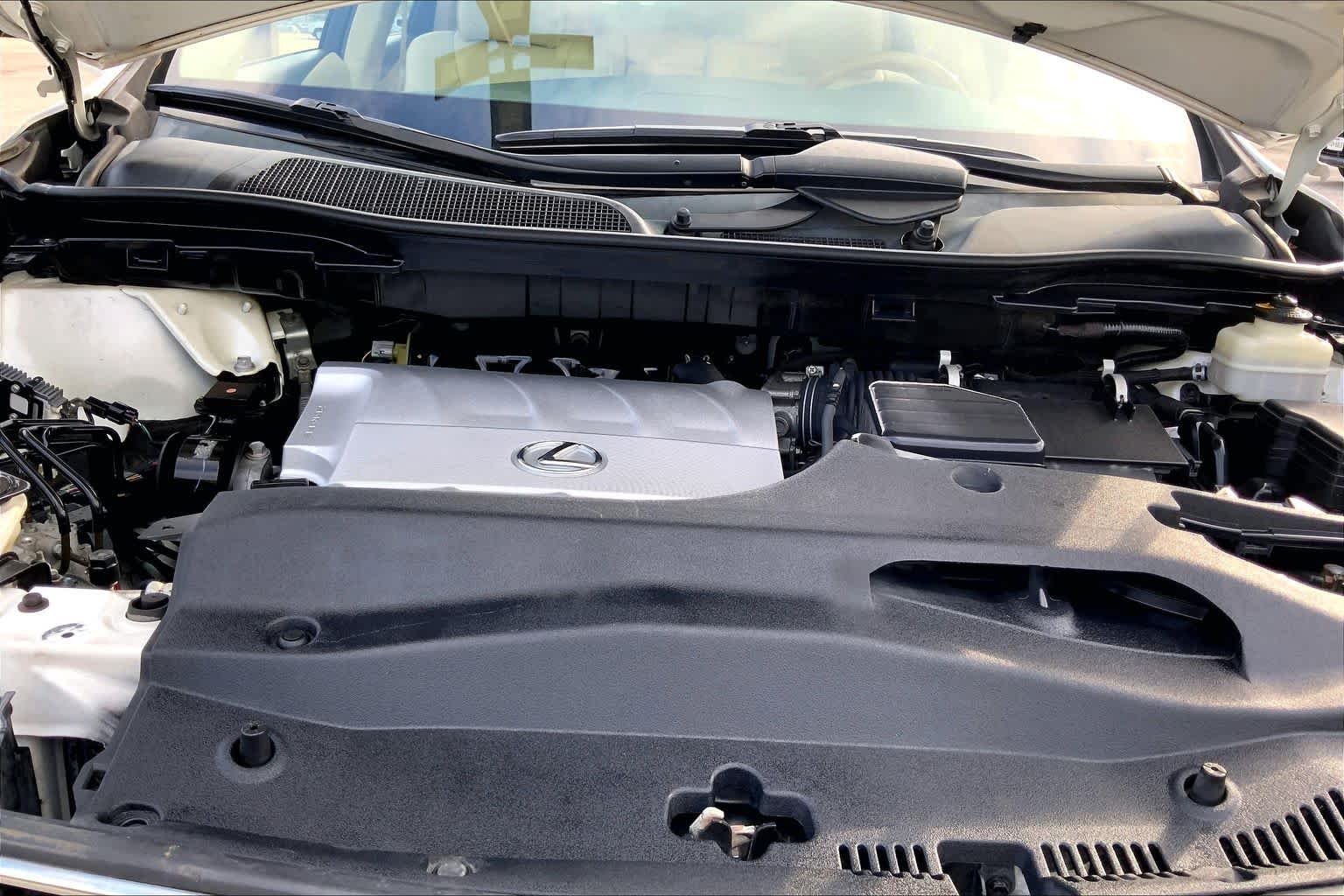 Used 2010 Starfire Pearl Lexus  image 29