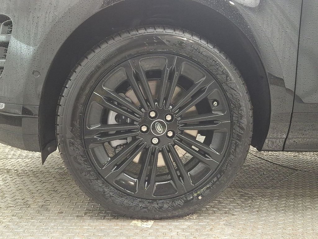 New 2026 Santorini Black Land Rover Dynamic image 5