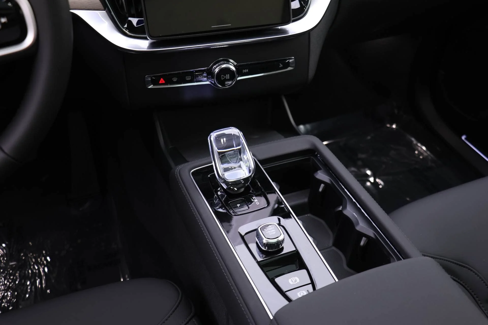 New 2026 Onyx Black Volvo Plus image 12